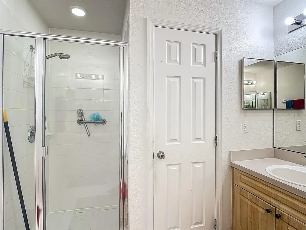 1910 Dolphin Drive Kissimmee FL 34759