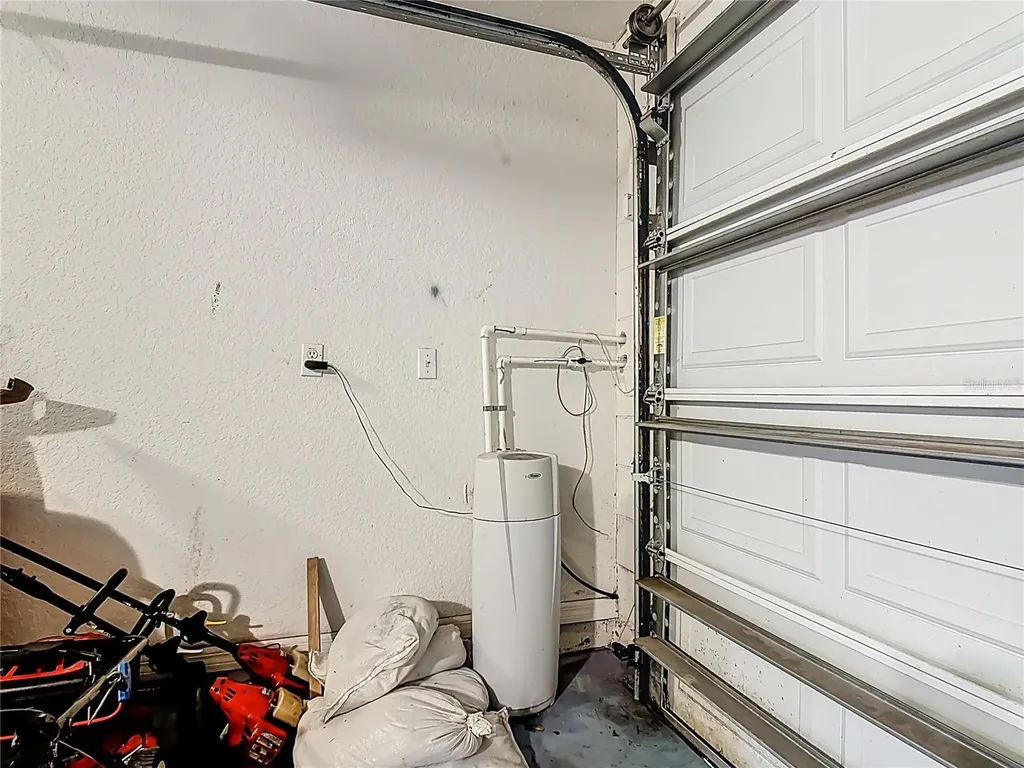 1910 Dolphin Drive Kissimmee FL 34759