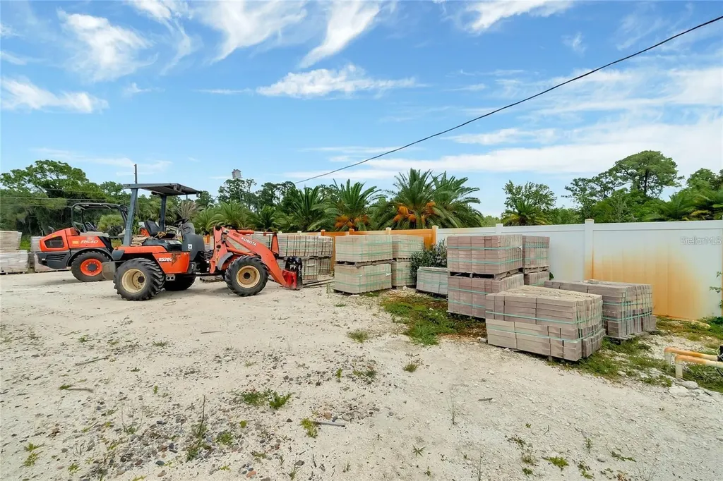 8440 County Road 48 Yalaha FL 34797