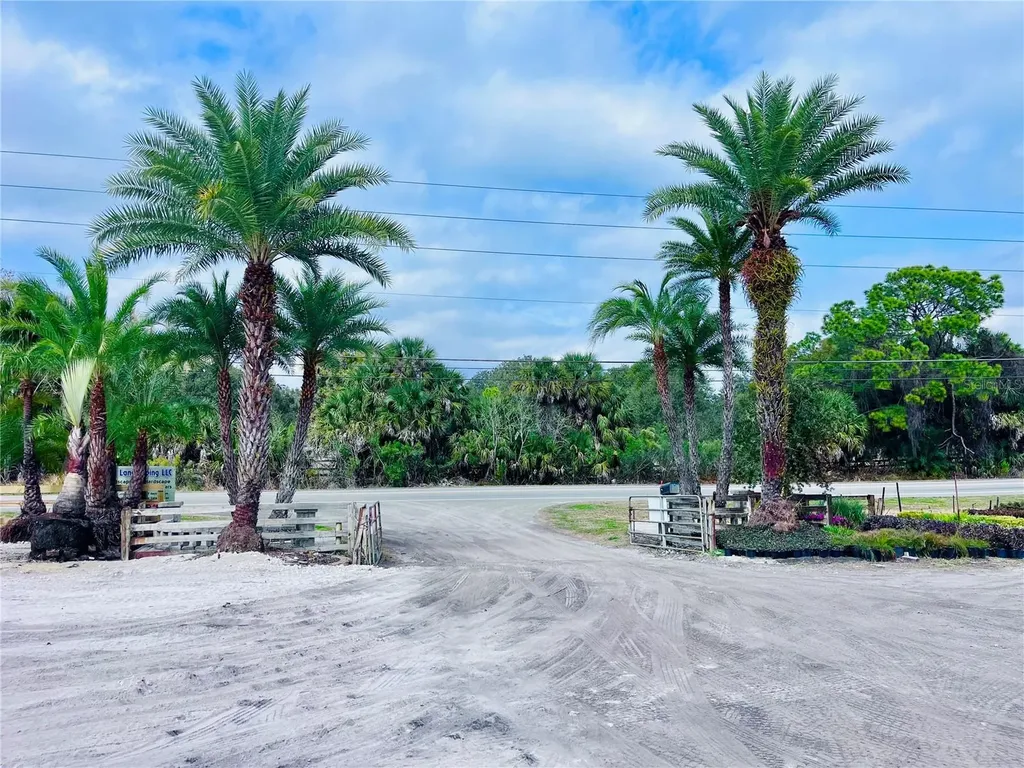 8440 County Road 48 Yalaha FL 34797