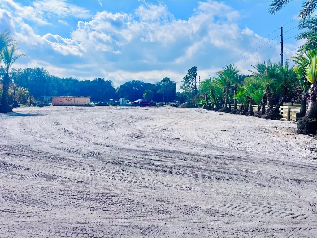8440 County Road 48 Yalaha FL 34797