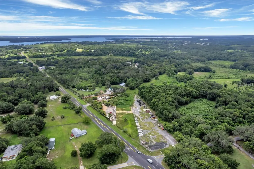 8440 County Road 48 Yalaha FL 34797