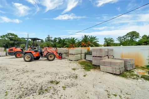 8440 County Road 48 Yalaha FL 34797
