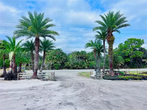 8440 County Road 48 Yalaha FL 34797