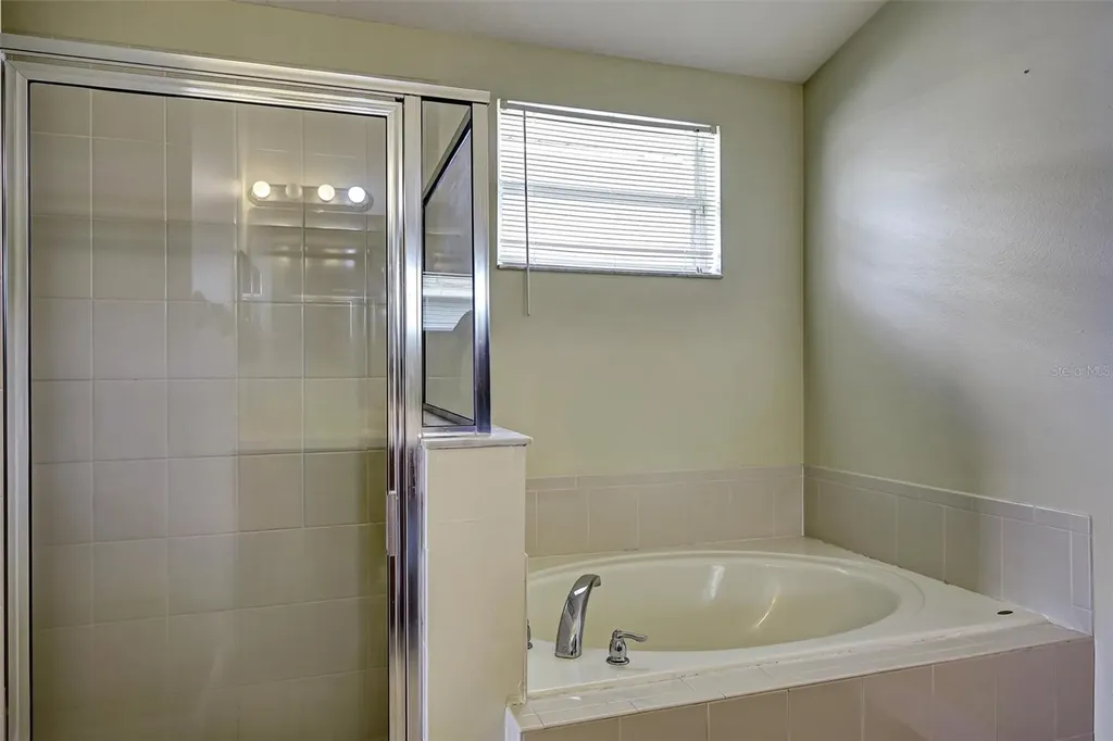 2709 Lucas Lakes Lane Kissimmee FL 34744