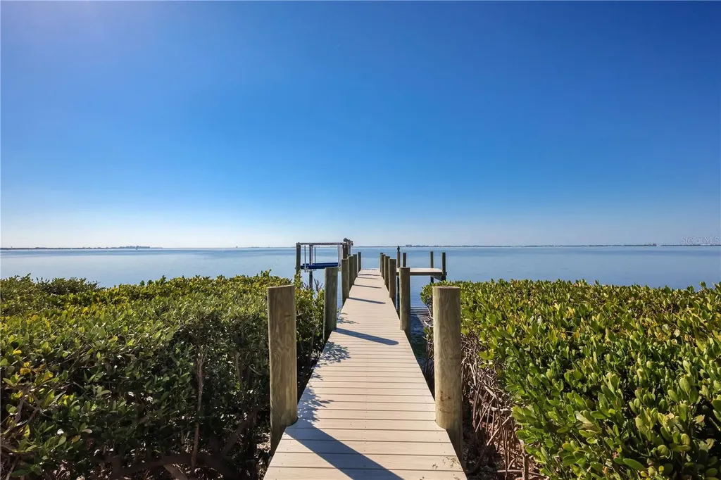 3908 Bayside Drive Bradenton FL 34210