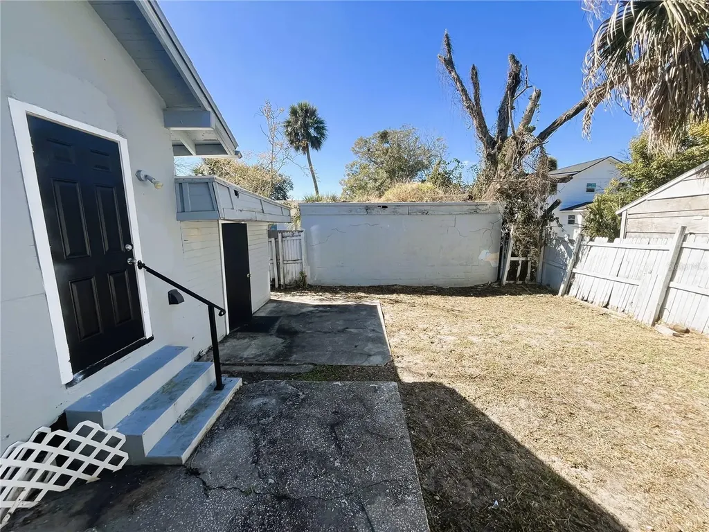 318 Hobart Avenue Daytona Beach FL 32114