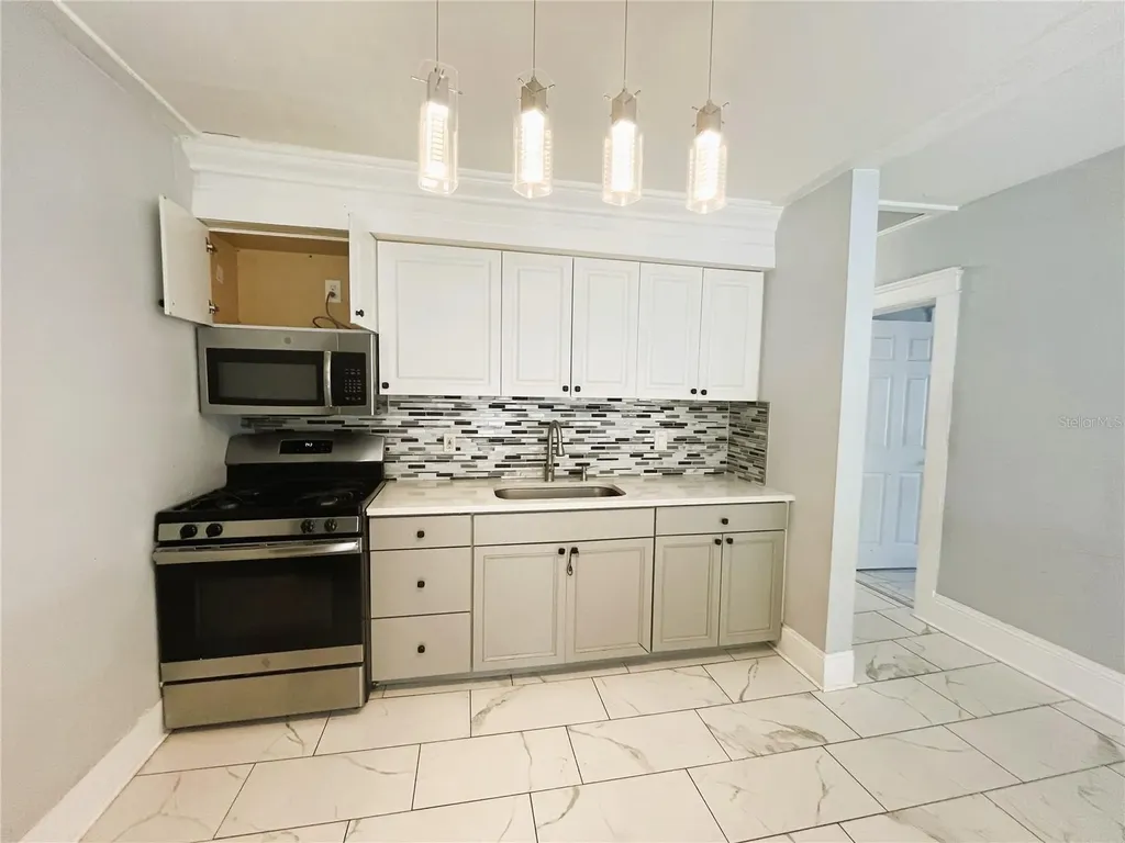 318 Hobart Avenue Daytona Beach FL 32114