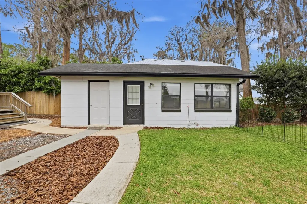 8096 SW County Road 18 Hampton FL 32044