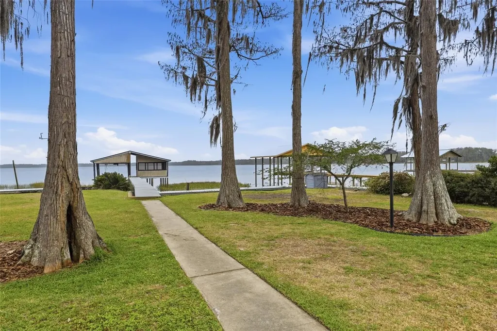 8096 SW County Road 18 Hampton FL 32044