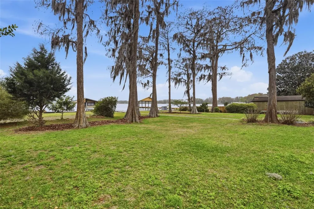 8096 SW County Road 18 Hampton FL 32044