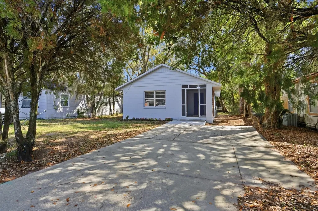 2014 Bates Avenue Eustis FL 32726