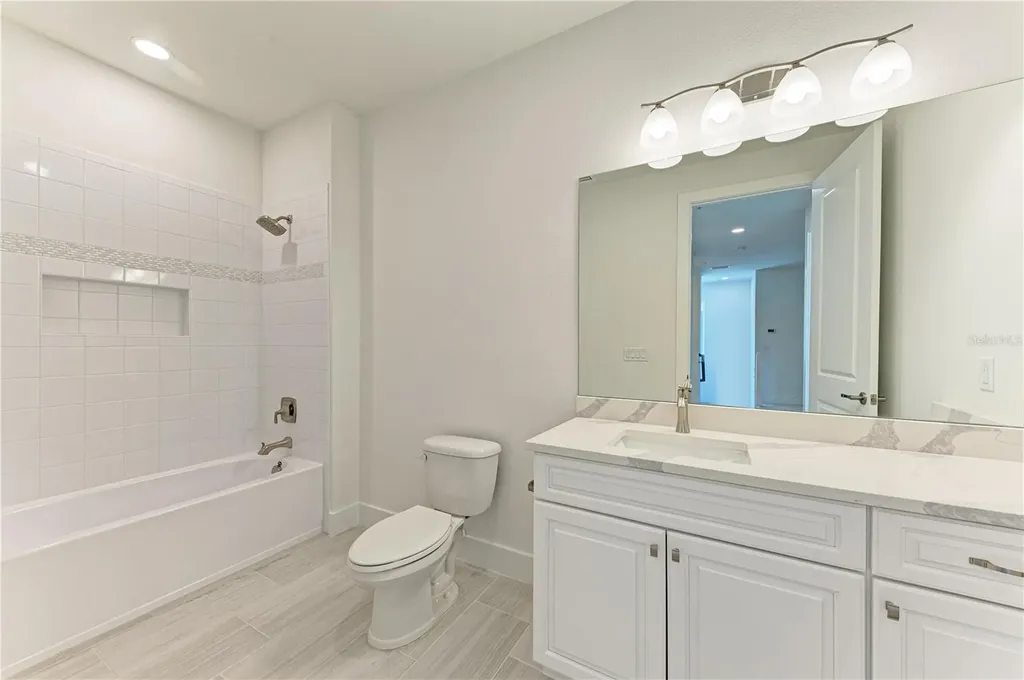 10016 Rembrandt Way Bradenton FL 34212