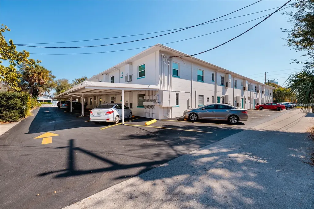 525 9th Avenue N St Petersburg FL 33701