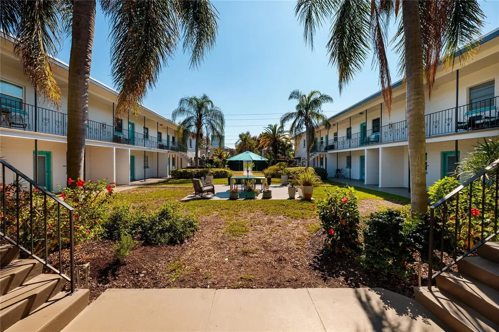 525 9th Avenue N St Petersburg FL 33701
