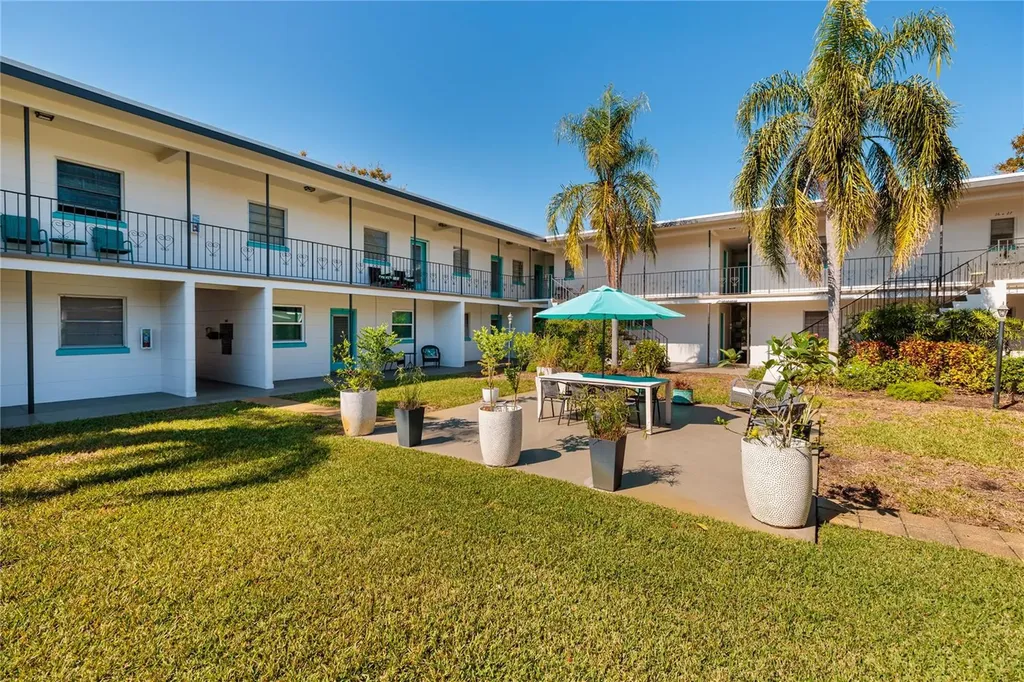 525 9th Avenue N St Petersburg FL 33701