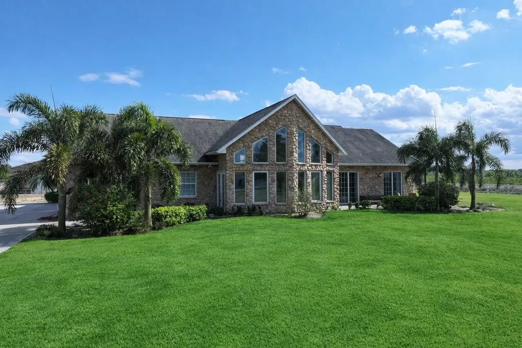 186 S Bear Pointe Drive Lake Placid FL 33852