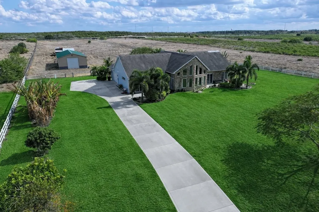 186 S Bear Pointe Drive Lake Placid FL 33852