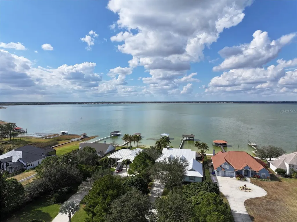 186 S Bear Pointe Drive Lake Placid FL 33852