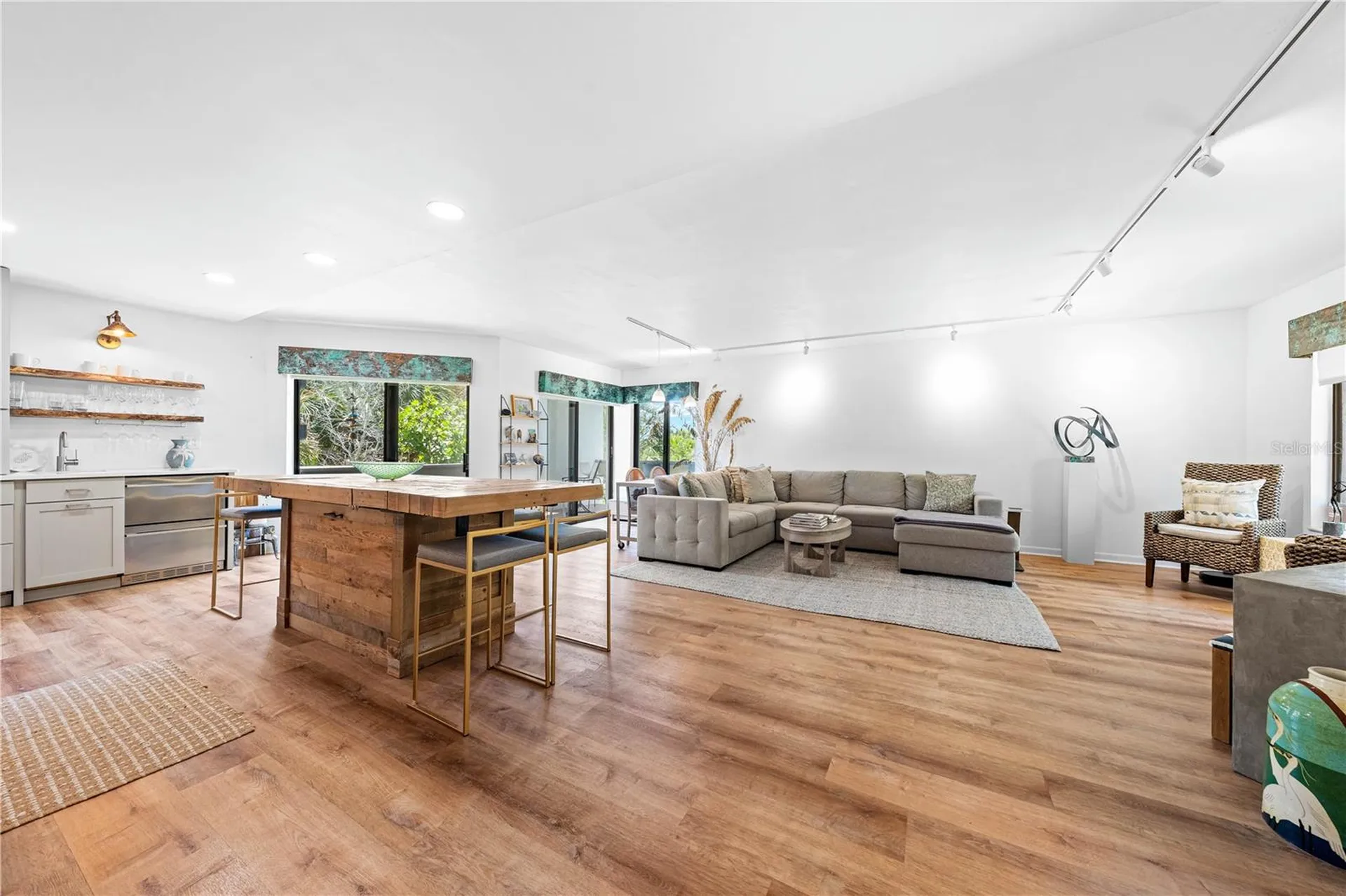 450 Beach Road Sarasota FL 34242