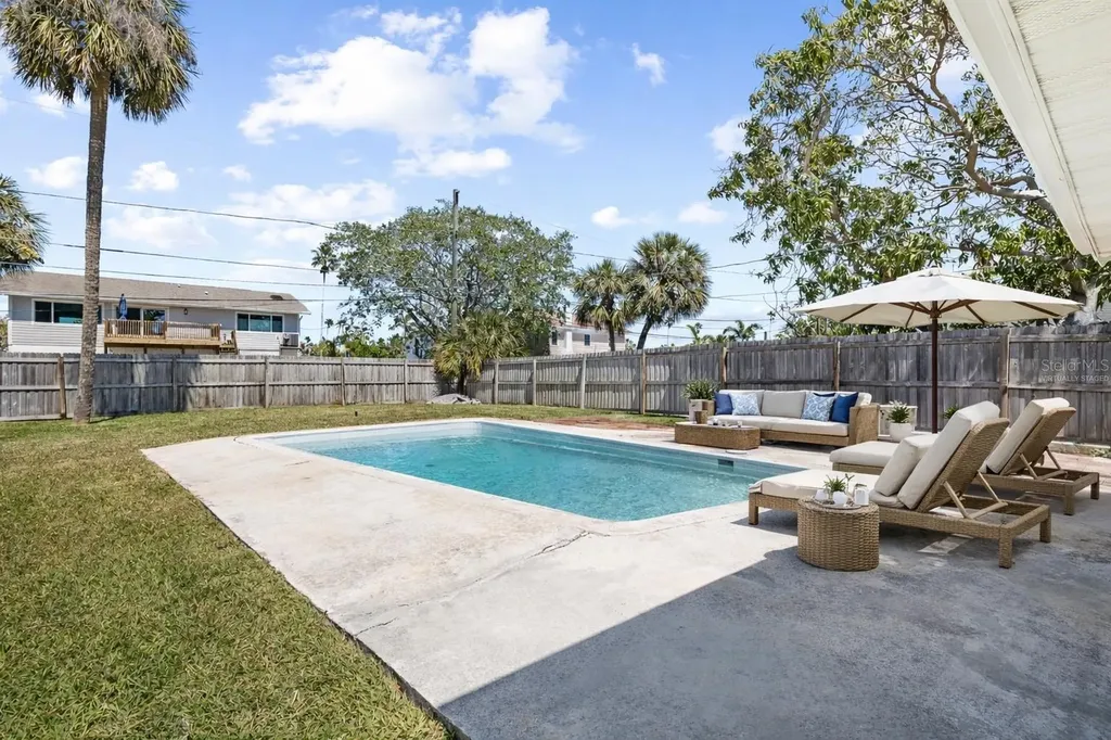 1827 Nevada Avenue NE St Petersburg FL 33703