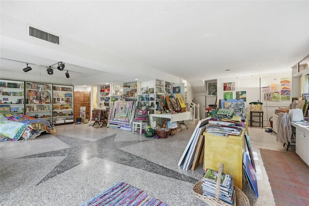 2074 NW 11th Road Gainesville FL 32605