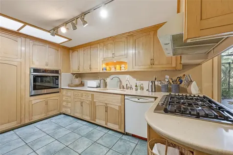 2074 NW 11th Road Gainesville FL 32605