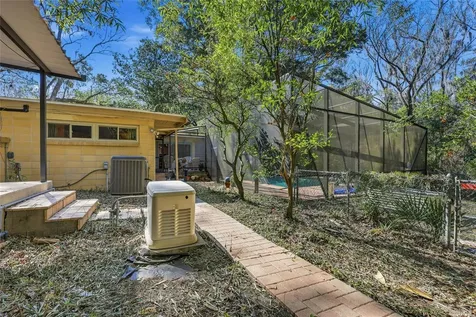 2074 NW 11th Road Gainesville FL 32605