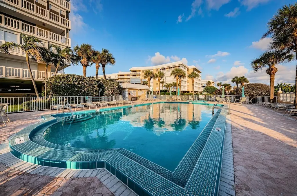 6650 Sunset Way St Pete Beach FL 33706