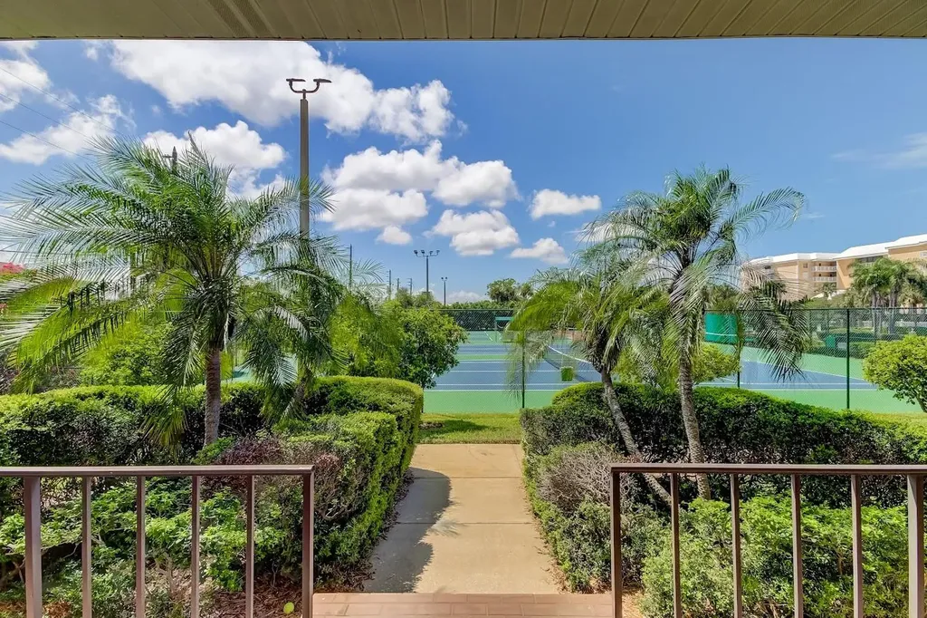 6650 Sunset Way St Pete Beach FL 33706