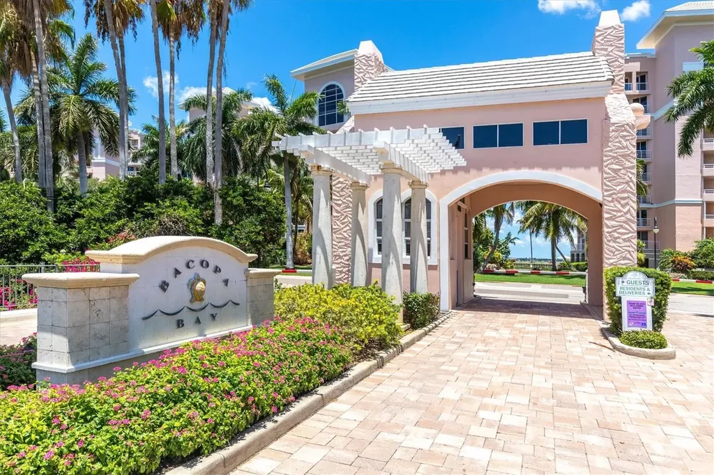 4993 Bacopa Lane S St Petersburg FL 33715