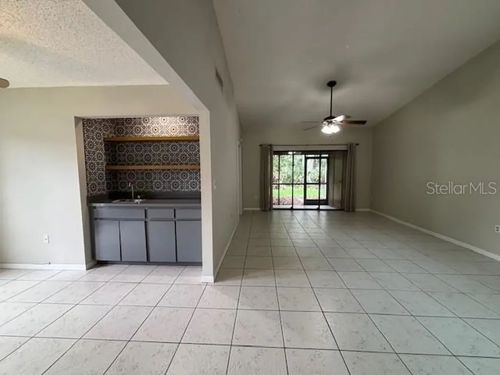 3182 Charter Club Drive Tarpon Springs FL 34688