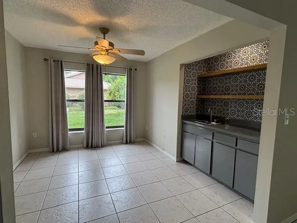 3182 Charter Club Drive Tarpon Springs FL 34688