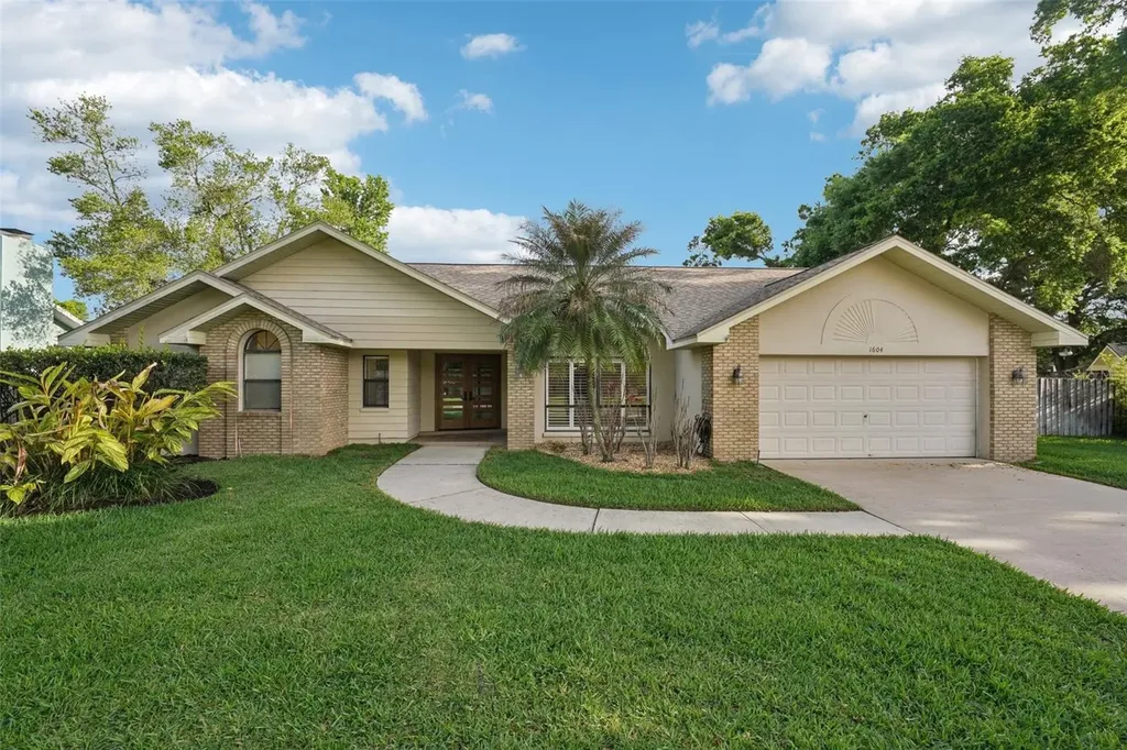 1604 Palace Court Valrico FL 33594
