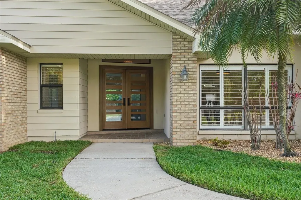 1604 Palace Court Valrico FL 33594