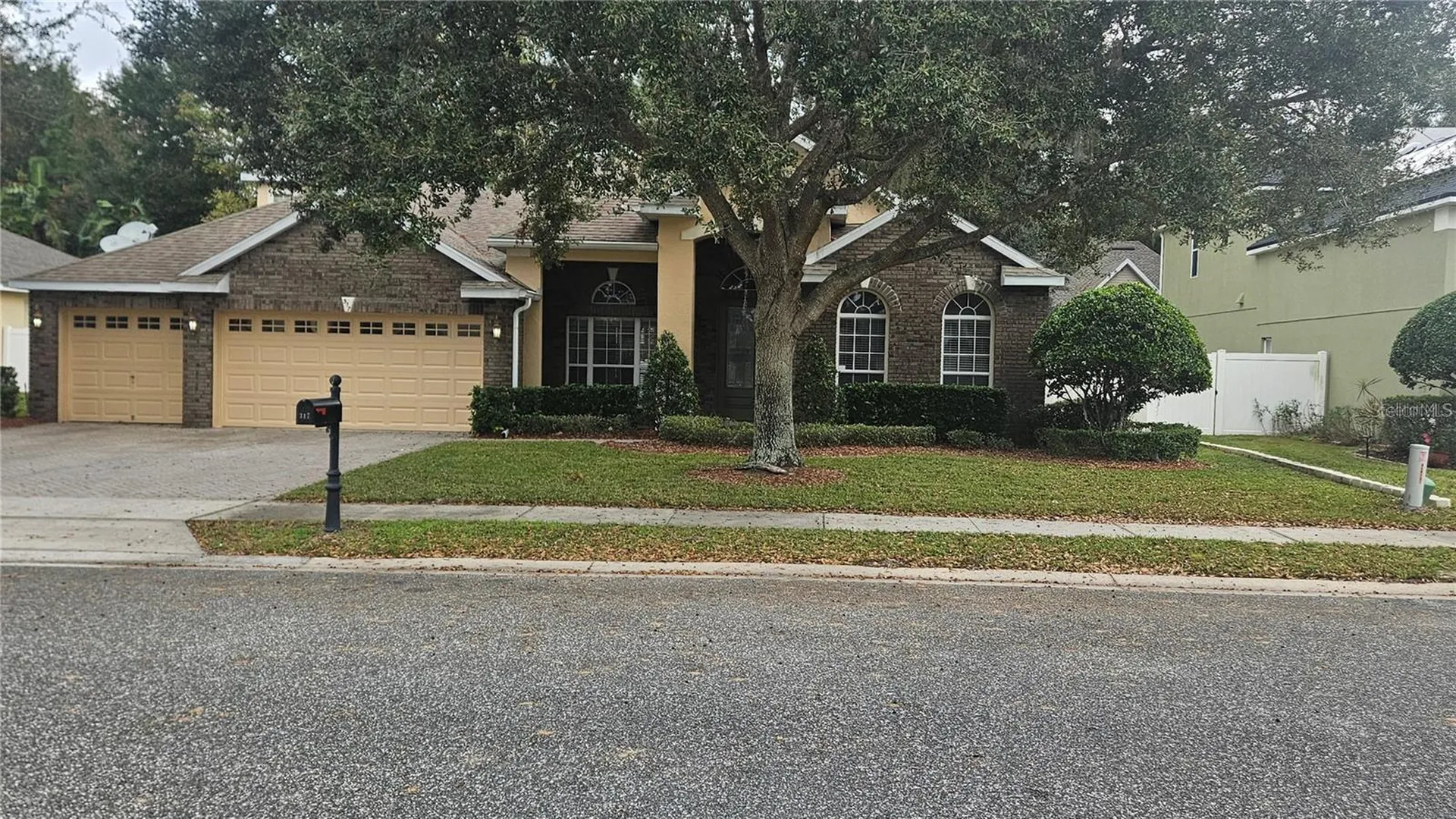317 E Blue Water Edge Drive Eustis FL 32736