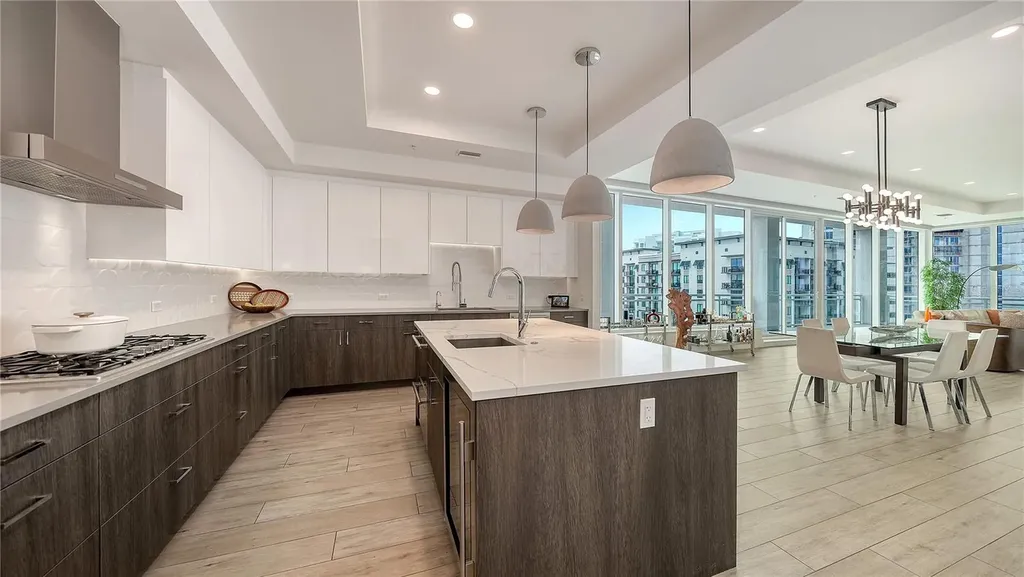 540 N Tamiami Trail Sarasota FL 34236