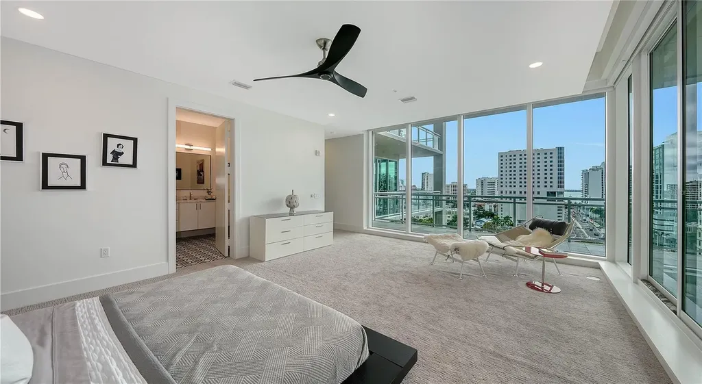 540 N Tamiami Trail Sarasota FL 34236