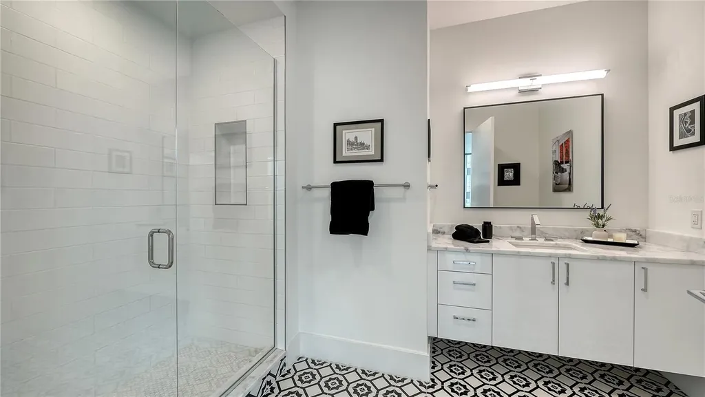 540 N Tamiami Trail Sarasota FL 34236