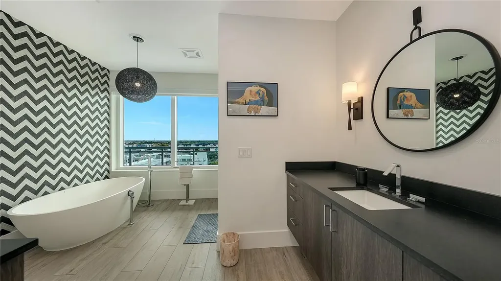 540 N Tamiami Trail Sarasota FL 34236