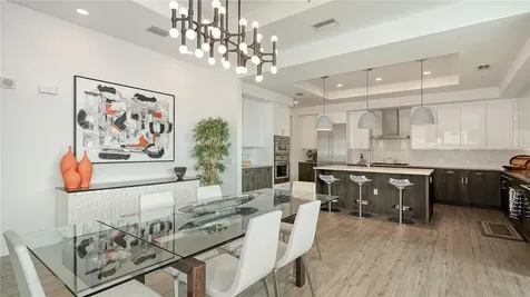 540 N Tamiami Trail Sarasota FL 34236