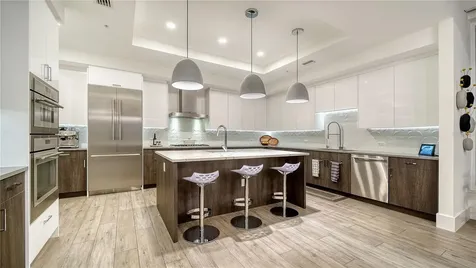 540 N Tamiami Trail Sarasota FL 34236