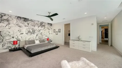 540 N Tamiami Trail Sarasota FL 34236