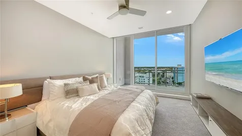 540 N Tamiami Trail Sarasota FL 34236