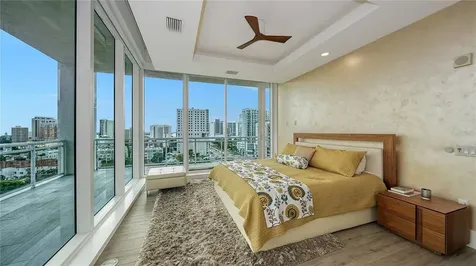 540 N Tamiami Trail Sarasota FL 34236