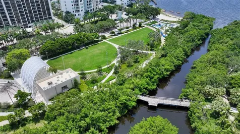 540 N Tamiami Trail Sarasota FL 34236