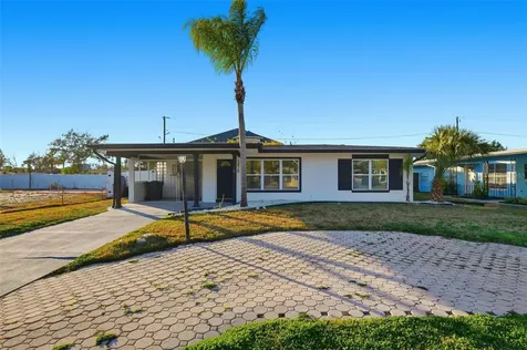 2470 Del Rio Way Dunedin FL 34698