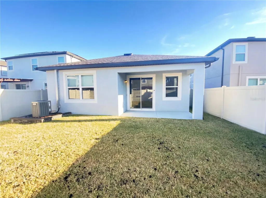 7423 Pool Compass Loop Wesley Chapel FL 33545
