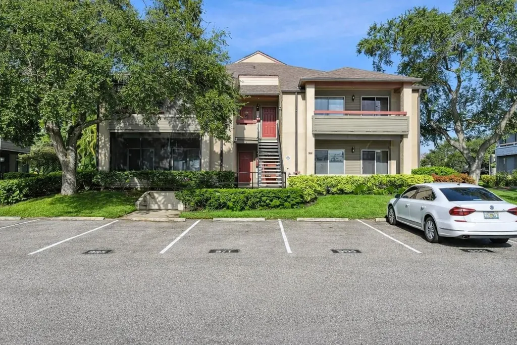 10263 Gandy Boulevard N St Petersburg FL 33702