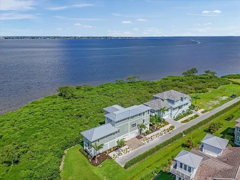 324 Harbour Sound Court Bradenton FL 34209